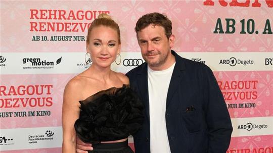 Sebastian Bezzel und Lisa Maria Potthoff bei der Premiere von „Rehragout Rendezvous“ in München.