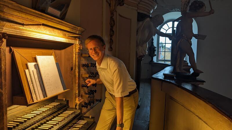 Dresdner Domorganist zu Gast beim Grauhofer Orgelsommer Sebastian Freitag konzertiert an der Treutmann-Orgel.