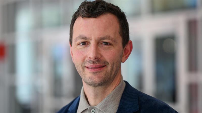 Sebastian Guggolz, Vorsteher des Börsenvereins des Deutschen Buchhandels, würdigte Sands als „eine der wichtigsten intellektuellen Stimmen unserer Zeit“. (Archivbild)