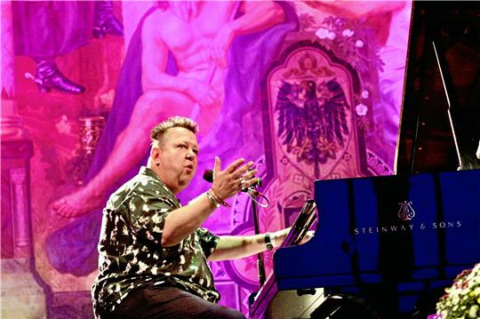 Sebastian Krumbiegel beim diesjährigen Konzert in der Kaiserpfalz.