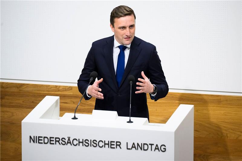 CDU will Landesregierung wegen Nachtragshaushalt verklagen Sebastian Lechner, Fraktionsvorsitzender der CDU-Fraktion, spricht im Landtag Niedersachsen.