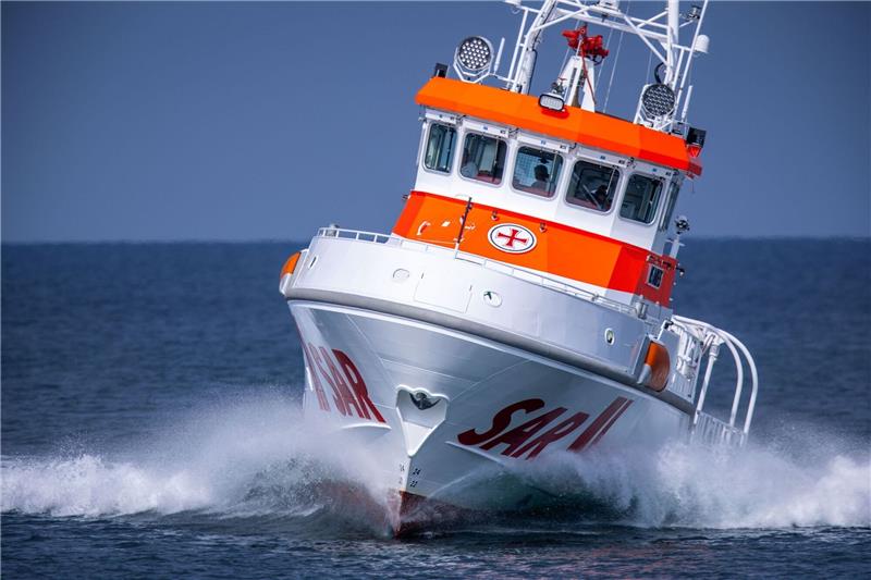 Segelcrew gerät vor Norderney in Lebensgefahr Seenotrettungskreuzer «Nis Randers» fährt bei einer Einsatzübung auf der Ostsee.