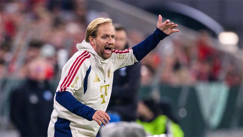 Wie Zebra und Strauß: Danks will kein „Mini-Vinnie“ sein Sehr aktiv am Spielfeldrand: Aaron Danks.