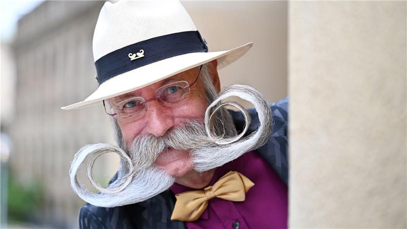 So küsst es sich mit Weltmeister-Bart Sein Bart sei mehr als 50 Jahre alt, sagt der Bartweltmeister.
