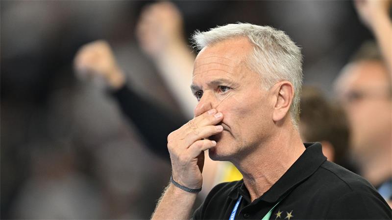 Magdeburg macht es deutlich - Blomberg-Lippe nervenstark Sein Debüt endete mit einer Niederlage: BVB-Trainer Kay Rothenpieler.