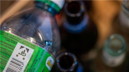 Sein Pfandflaschen-Geld spendete ein Obdachloser an ein Frauenhilfswerk. (Symbolfoto) 