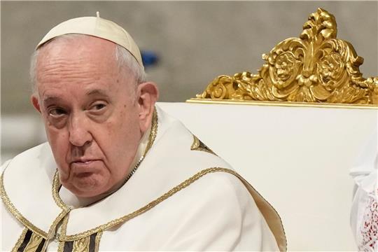 Seine Afrika-Reise war bereits im vorigen Juli geplant, wurde dann aber wegen seiner Knieleiden verschoben: Papst Franziskus.