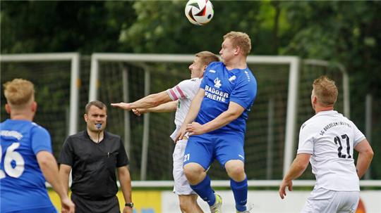 Seine Energie wird fehlen: Felix Ebeling (2 v. r.) verpasst das Entscheidungsspiel in Gebhardshagen aus beruflichen Gründen.