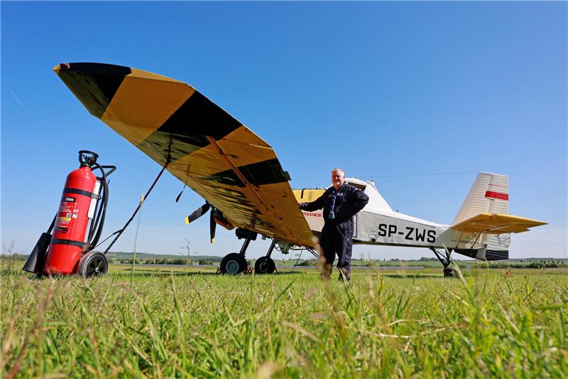 Polen, Portugal, Harz – Löschflugzeug-Pilot auf Abruf Seine Feuertaufe bestand der Flieger beim Einsatz in Brandenburg. Foto: picture alliance/dpa | Matthias Bein