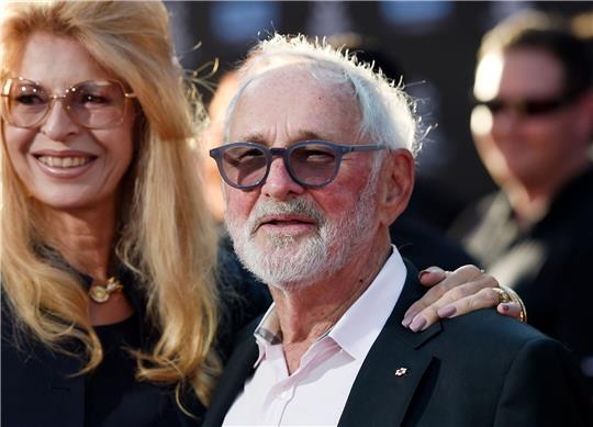 Seine Filme sind preisgekrönt - so wie er. 1999 wurde Norman Jewison bei der Oscar-Verleihung mit dem Irving G. Thalberg Award für seine Lebensleistung ausgezeichnet.