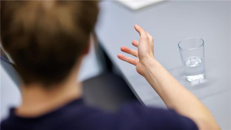 „Ich hatte keine Freunde“ - Mediensucht bei Jugendlichen Seine Freizeit habe am Computer stattgefunden, sagt Jonas heute rückblickend.