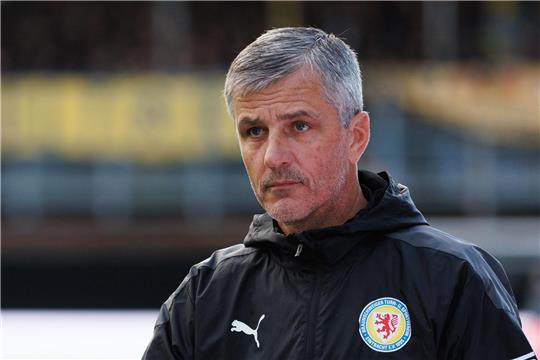 Seine Mannschaft befindet sich im freien Fall: Eintracht Braunschweigs Trainer Jens Härtel. Foto: picture alliance/dpa/Eibner-Pressefoto | Alexander Neis