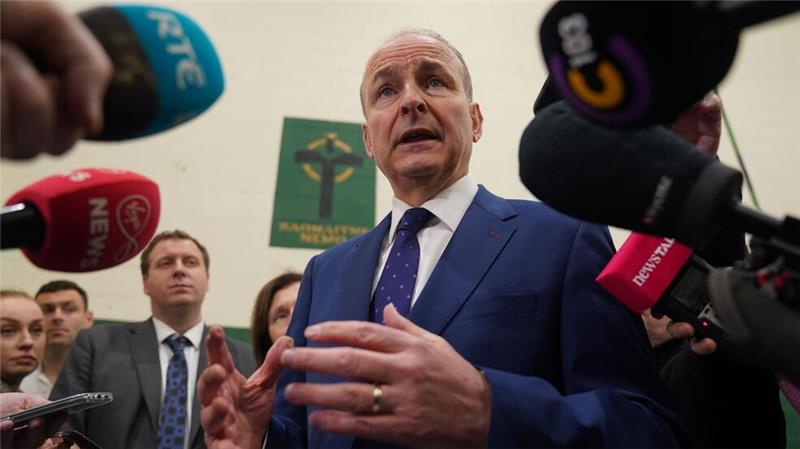 Sieg von Mitte-Rechts-Regierung bei Wahl in Irland absehbar Seine Partei Fianna Fáil liegt auf Kurs, stärkste Kraft in Irland zu werden: Vizeregierungschef Micheál Martin.