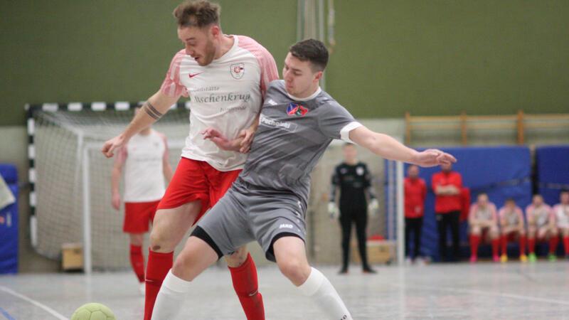 SV Schladen: Trainer-Duo geht und üble Vorwürfe Seine Zeit beim SV Schladen endet abrupt: Jan-Christopher Fischer (l.), hier beim Samtgemeinde-Hallencup, hat zusammen mit Daniel Holzheuer kurzfristig hingeschmissen.