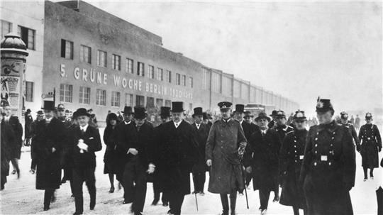 Seit 100 Jahren zeigt die deutsche und internationale Agrarbranche auf der Grünen Woche, was Landwirtschaft zu bieten hat. 