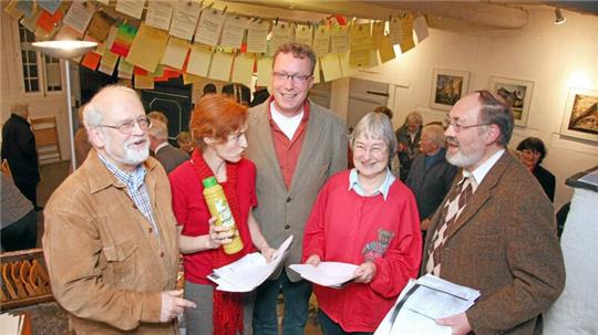Seit 1996 gibt es Frankenberger Winterabende, im März 2009 sind die ersten 100 voll (v.l.): Reinhard Guischard, Ulrike Haacke, Gerhard Stein, Gabriele Schmidt und Bernd Schmidt heißen damals die Organisatoren. Jetzt hört auch das Trio Guischard, Stein und Haacke auf.