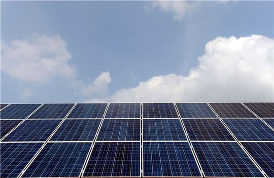Seit 2000 sei der Anteil Erneuerbarer Energien von 19 Prozent aus angestiegen, vor allem durch immer mehr Wind- und Sonnenenergie.