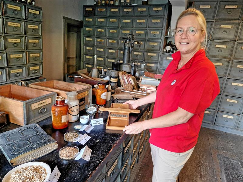 Zellerfelder Berg-Apotheke feiert 350. Geburtstag: Eine Zeitreise Seit 2011 leitet Ariane Röthele die Berg-Apotheke in Zellerfeld, die auf eine 350-jährige Geschichte zurückblicken kann. Foto: Knoke