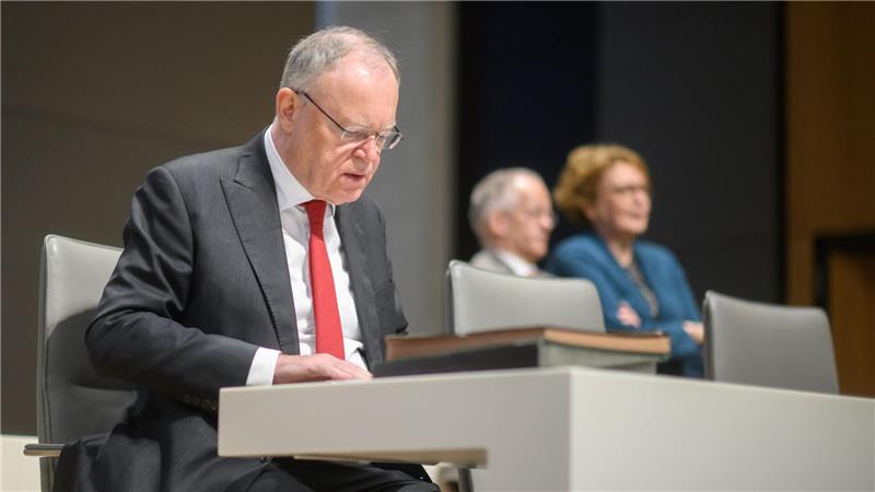 Seit 2013 steht Stephan Weil an der Spitze der Landesregierung – doch schon lange kursieren Gerüchte, dass er sein Amt noch vor der nächsten Wahl abgeben könnte.