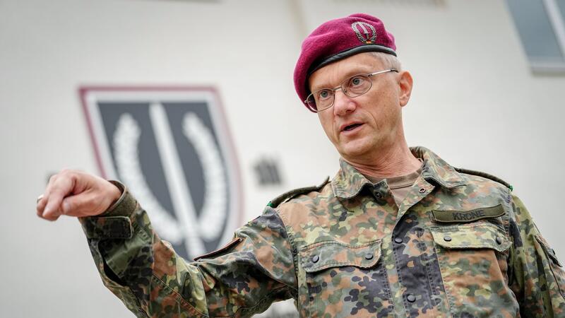 Bewerber in Boxhandschuhen: Das KSK sucht Nachwuchs Seit 2022 richtet das KSK seinen Schwerpunkt auf Landes- und Bündnisverteidigung innerhalb der Nato aus.