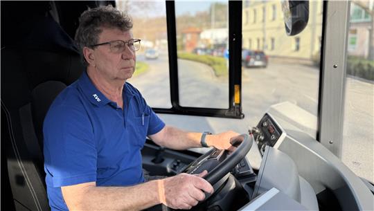 Seit 36 Jahren steuert Jörg Schimmepfennig KVG-Busse. Bald ist damit Schluss.