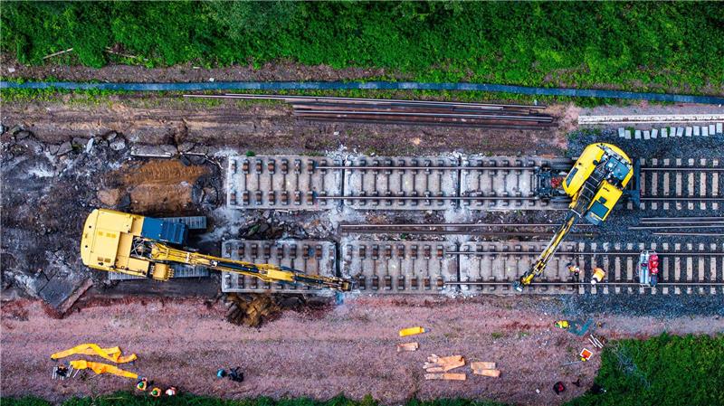 Frost und Schnee: Bahnsanierung Hamburg-Berlin stockt Seit Anfang August läuft die Sanierung der Strecke und war bisher auf einem guten Weg. (Archivbild)