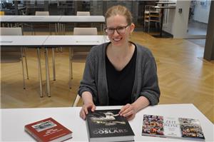 Seit Anfang Mai in Amt und Würden: Dr. Sandra Funck ist neue Leiterin des Stadtarchivs und liest derzeit viel zu Goslars Geschichte.