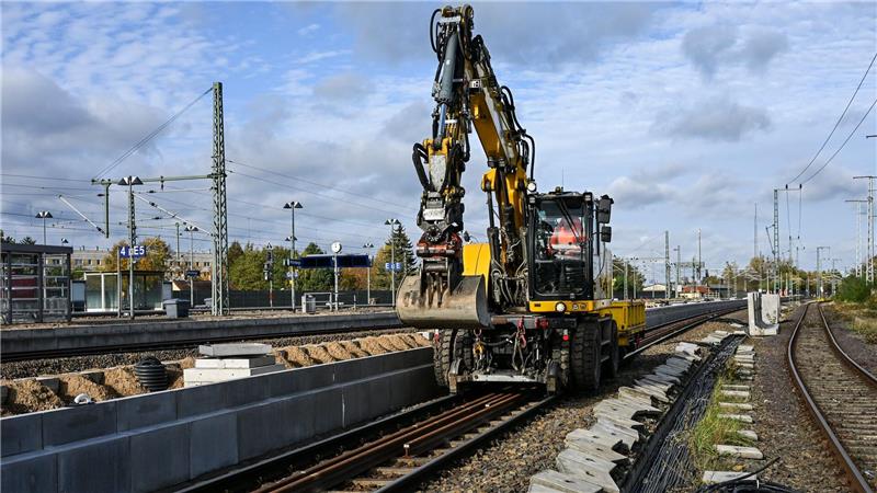Seit August ist die Fernverkehrsstrecke zwischen Berlin und Hamburg vollständig gesperrt. (Archivbild)