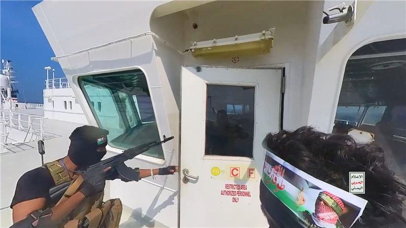 Huthi: USA und Großbritannien werden hohen Preis zahlen Seit Ausbruch des Gaza-Krieges greifen die Huthi-Rebellen immer wieder Schiffe im Roten Meer an - wie hier das Frachtschiff «Galaxy Leader». Nun haben die USA und Großbritannien Stellungen der Huthi im Jemen angegriffen - die Rebellen haben Rache angekündigt.