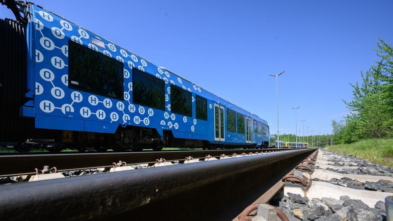 Lieferengpass: Dieselzüge fahren für Wasserstoffzüge Seit Ende 2022 sind die Wasserstoffzüge zwischen Cuxhaven und Buxtehude unterwegs. (Archivbild)
