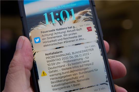 Seit Februar warnen Behörden in Deutschland über Cell Broadcast mit einer Art SMS vor Hochwasser, Großbränden und anderen folgenschweren Ereignissen.