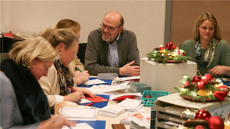 Seit fast 60 Jahren beantwortet er Briefe an den Nikolaus Seit Jahrzehnten ist Weddehage der ehrenamtliche Leiter des Nikolausbüros im örtlichen Pfarrheim.
