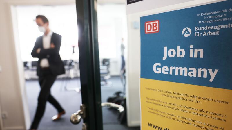 Job-Turbo für Ukraine-Flüchtlinge in der Kritik Seit Kriegsbeginn sollen etwa 160.000 geflüchtete Ukrainerinnen und Ukrainer eine Arbeit bekommen haben.