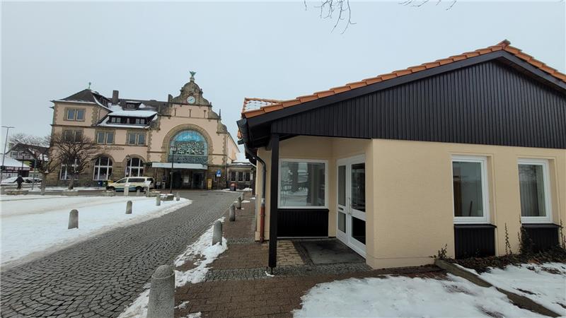 Seit Kurzem steht das Gebäude auf dem Vorplatz des Bad Harzburger Bahnhofs wieder leer – die Deutsche Giga-Netz ist ausgezogen.