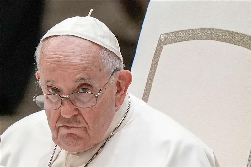 Papst sagt Termine wegen leichter Grippe ab Seit März 2013 im Amt: Papst Franziskus.