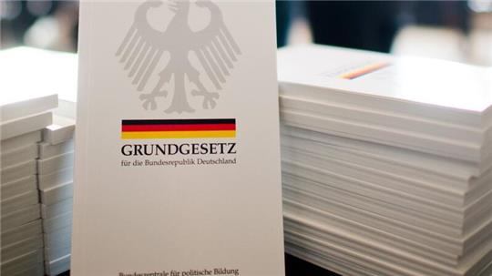 Seit Monaten laufen die Ermittlungen wegen des Verdachts auf Volksverhetzung gegen „mehrere Beschuldigte“, die bei einer Weihnachtsfeier der Jungen Union rassistische Parolen genutzt haben sollen.