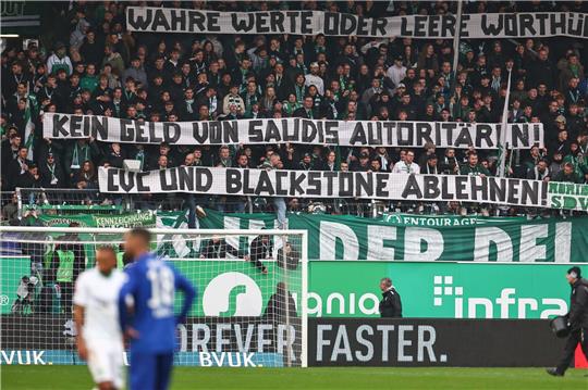 Seit Monaten protestieren die aktiven Fanszenen in Deutschland gegen die Investoren-Pläne der DFL.