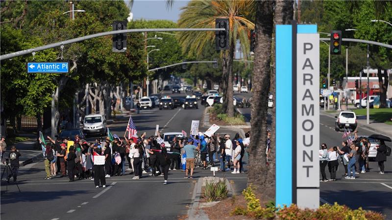 Seit Tagen laufen die Demonstrationen im Großraum Los Angeles - wie hier in Paramount.