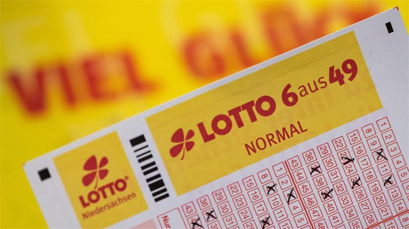Hoher Jackpot lockt - stehen die Chancen wirklich besser? Seit Wochen fehlt den Lottospielern in Deutschland das ganz große Glück. Der Jackpot steht bei 50 Millionen Euro - und wird einfach nicht geknackt. (Archivbild)