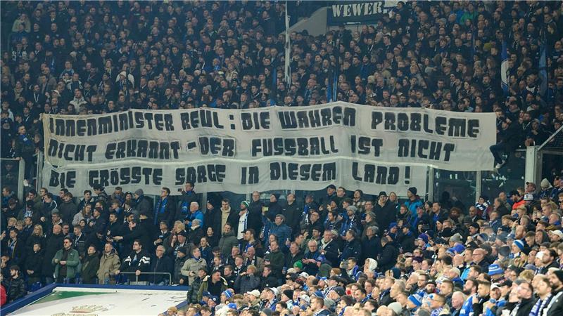 Innenminister: Keine Mehrheit für personalisierte Tickets Seit Wochen mobilisieren Fußballfans in den Stadien gegen mögliche Verschärfungen der Regeln. (Archivfoto)