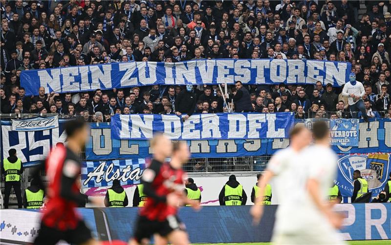 Kein Investoren-Einstieg bei DFL - Fans feiern Entscheidung Seit Wochen protestieren die Fans in der ersten und zweiten Bundesliga gegen den Investoren-Einstieg bei der DFL.