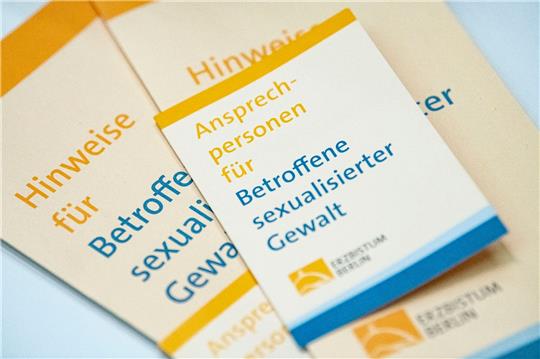 Seit dem 1. März 2023 können Betroffene sexualisierter Gewalt gegen bereits entschiedene Fälle ohne Begründung Widerspruch einlegen.