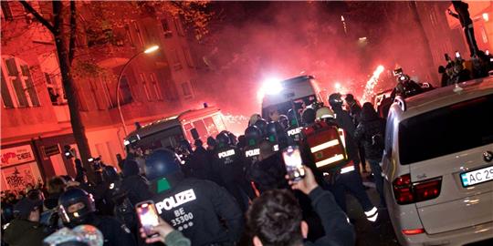 Seit dem Hamas-Terrorangriff auf Israel und dem Beginn des Gaza-Kriegs hat es in Berlin-Neukölln immer wieder Ausschreitungen bei pro-palästinensichen Demonstrationen gegeben.