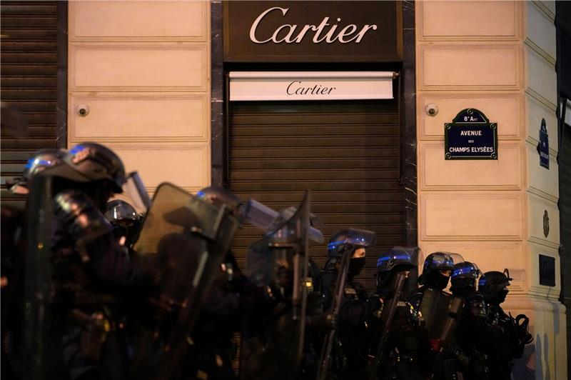 Paris weist UN-Vorwurf von Rassismus bei Polizei zurück Seit dem Tod des 17-jährigen Nahel bei einer Verkehrskontrolle wurde Frankreich von schweren Krawallen und Protesten gegen Polizeigewalt erschüttert.