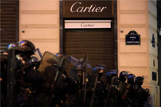 Seit dem Tod des 17-jährigen Nahel bei einer Verkehrskontrolle wurde Frankreich von schweren Krawallen und Protesten gegen Polizeigewalt erschüttert.