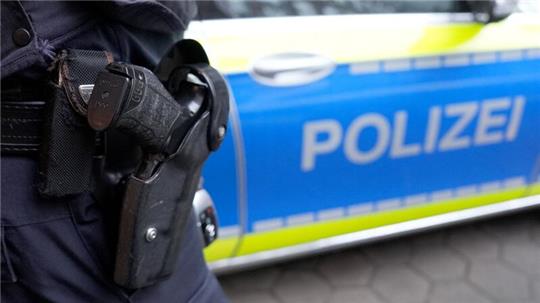 Seit den frühen Morgenstunden sind Polizisten an mehreren Orten in Niedersachsen und an einem Ort in Sachsen-Anhalt im Einsatz (Symbolbild).