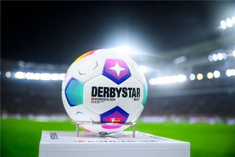 Fans wollen Rückkehr zu zeitgleichen Partien am 33. Spieltag Seit der Saison 20/21 werden die Partien am vorletzten Bundesliga-Spieltag versetzt angepfiffen.