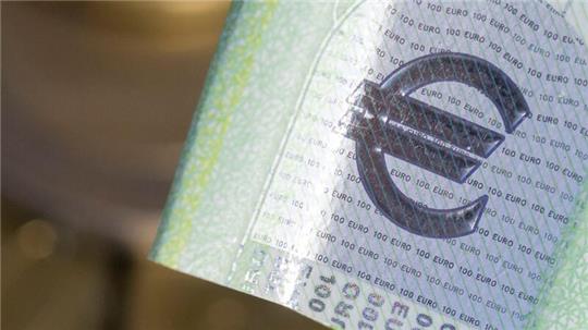 Seit der jüngsten EZB-Zinssenkung im Juni fallen die Zinsen auf Tages- und Festgeld bei vielen Banken. (Symbolbild)