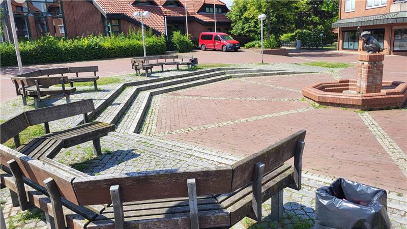 Stadt Goslar will mit Umbau des Ohlhofer Marktplatzes beginnen Seit die Bäume vergangenes Jahr auf dem Ohlhofer Marktplatz gefällt wurden, gibt es dort keinen Sonnenschutz mehr.