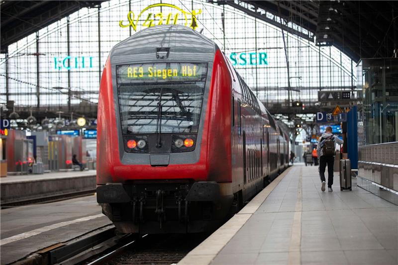 Greenpeace: Öffentlicher Personenverkehr in Europa zu teuer Seit diesem Monat gilt bundesweit das 49 Euro teure Deutschlandticket im öffentlichen Personennahverkehr.
